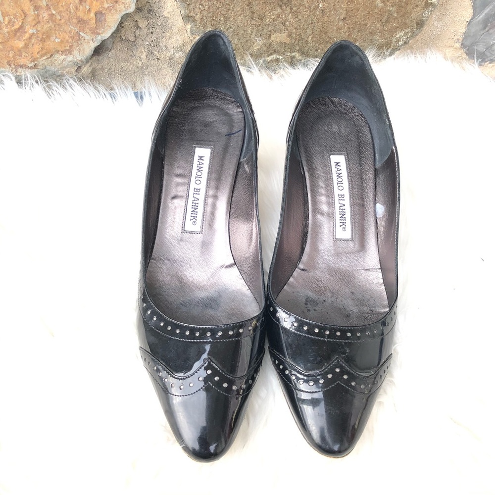 Manolo Blahnik Patent Leather kitten heel pumps